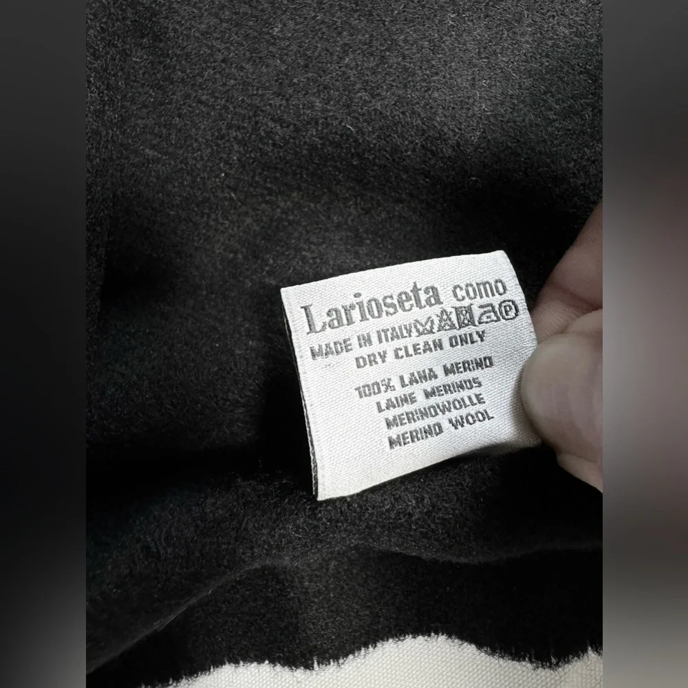 Moschino merino wool scarf in black Italy